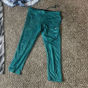 Nike Women Teal Patterned Leggings